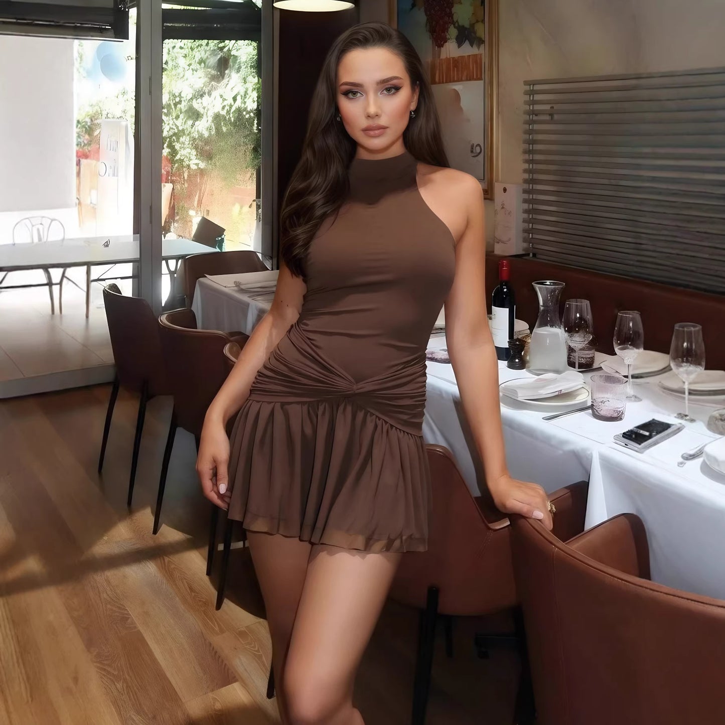 Vestido halter con nudo y volantes