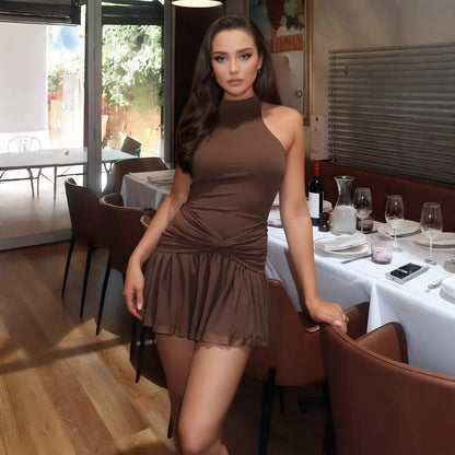 Vestido halter con nudo y volantes